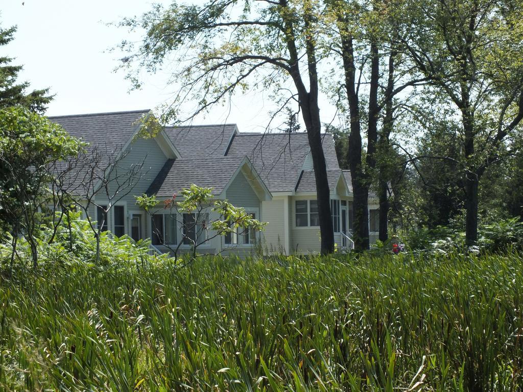 Sandbanks Summer Village Cottages Cherry Valley Exterior foto